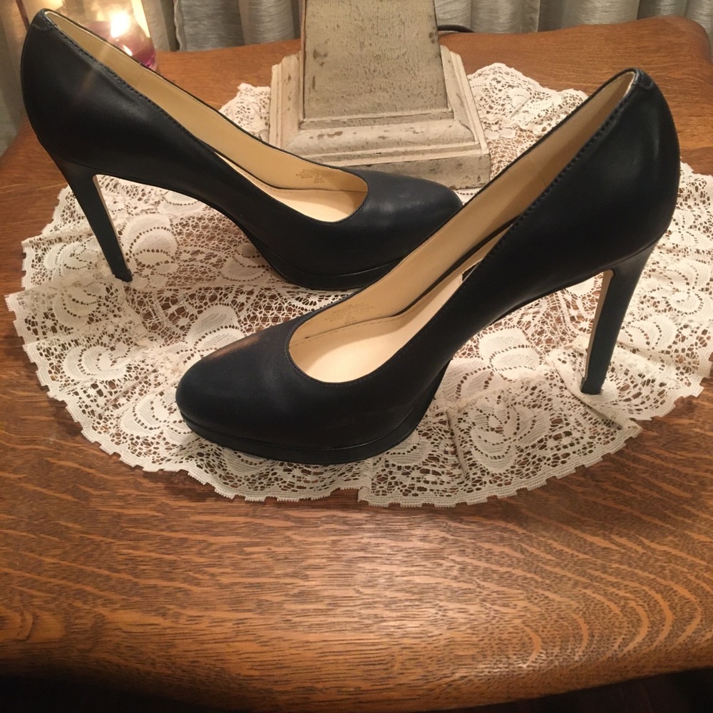 Nine West Navy Quabree Platform Pump Size 7